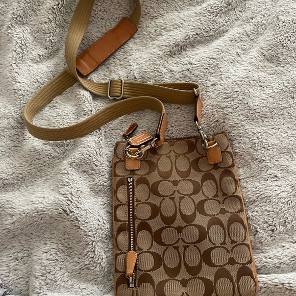 Coach swing pack - Picture 2 of 2